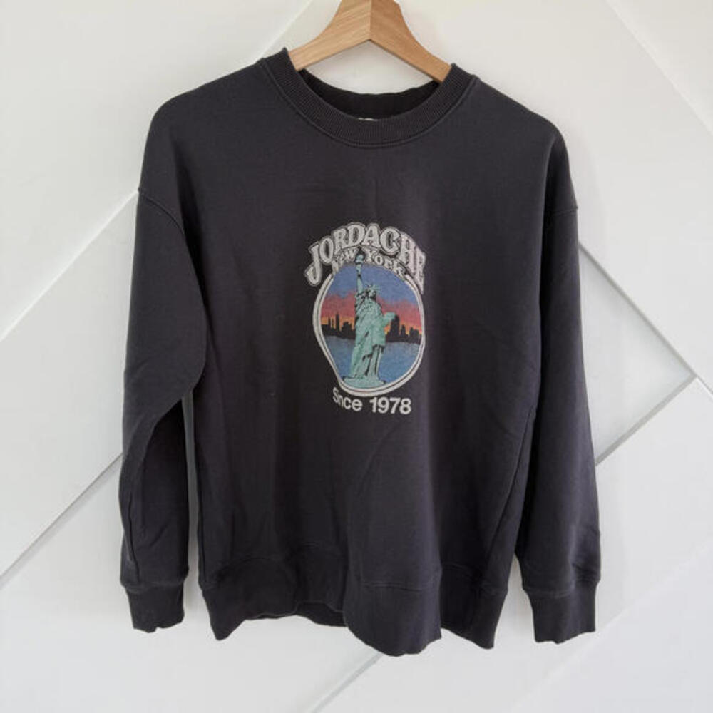 Jordache Vintage Black Crewneck Sweatshirt with Statue of Liberty Graphic